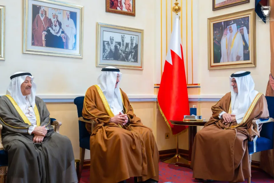 ولي عهد البحرين يدعو لتعزيز التعاون بين السلطتين التنفيذية والتشريعية