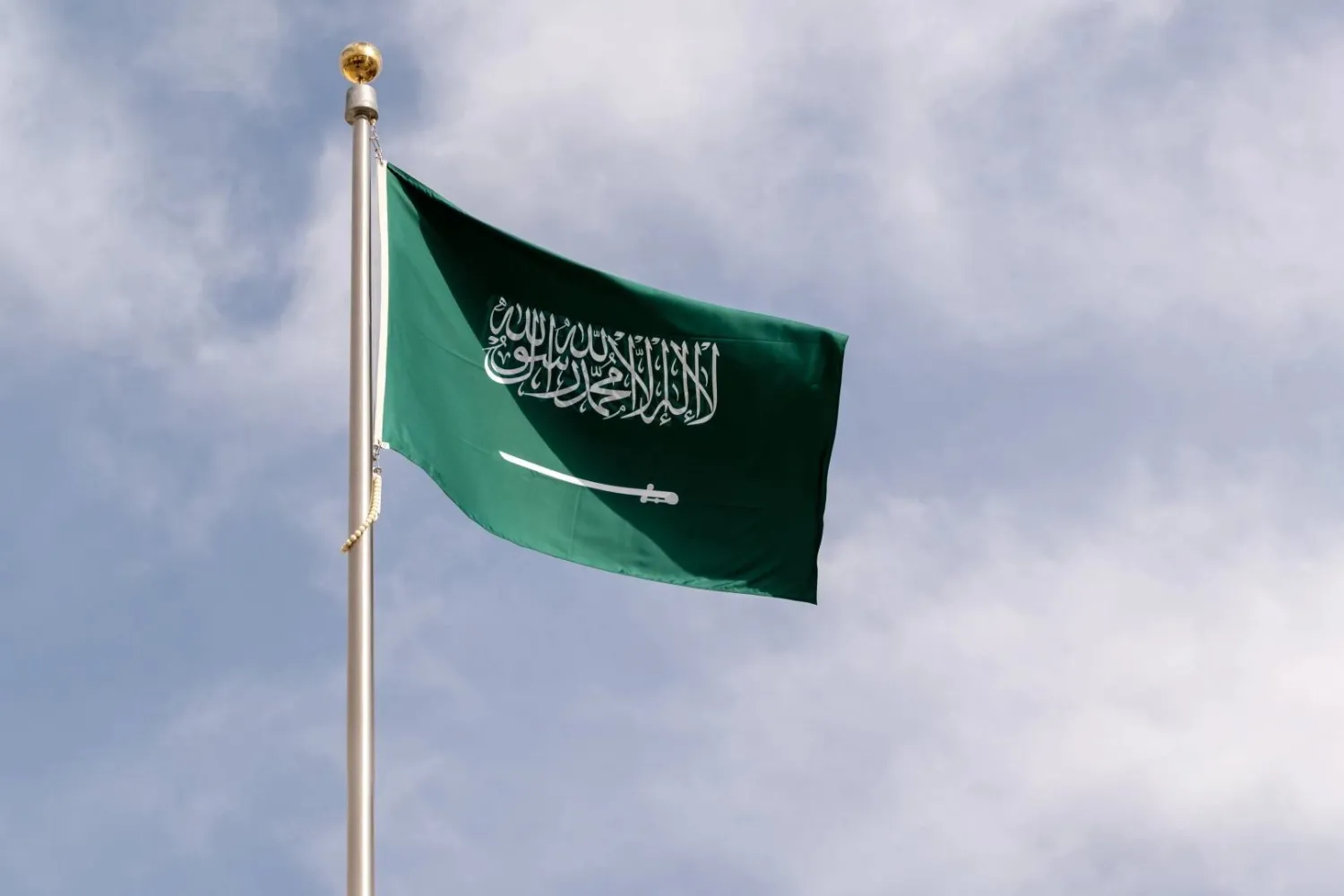 البحرين والكويت تدينان هجوم الحوثيين على سفينة سعودية في البحر الأحمر
