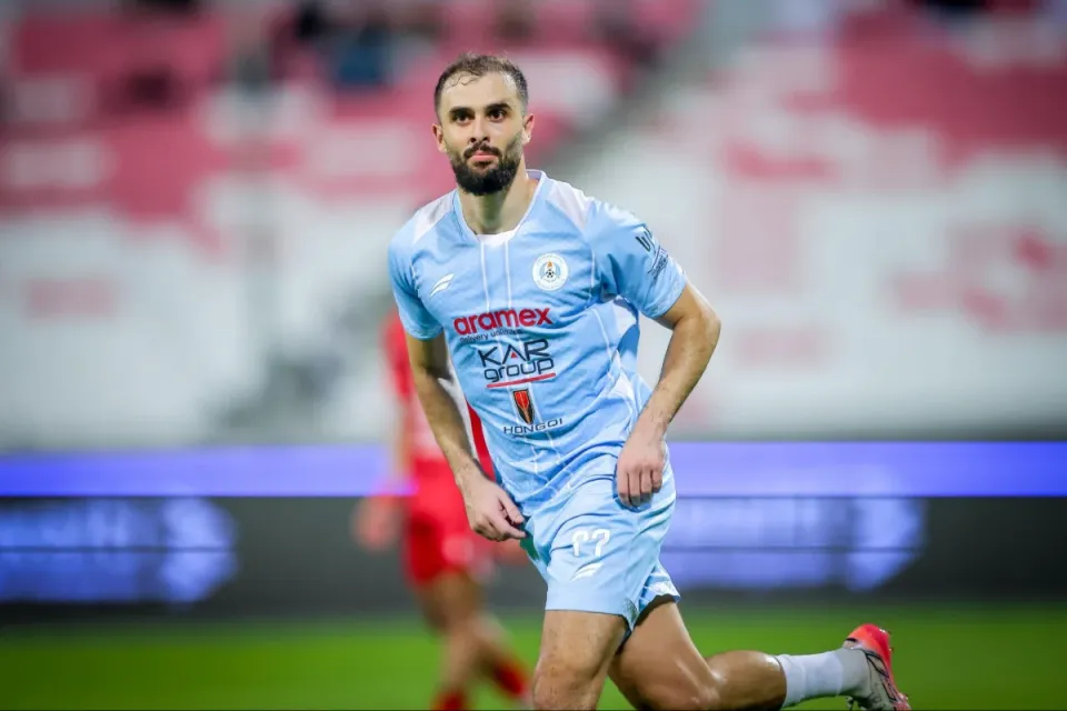 الرفاع يعزز صدارته للدوري البحريني بفوز مثير على سترة