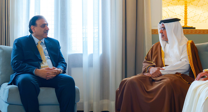 ولي عهد البحرين يلتقي رئيس الاستخبارات الباكستانية لبحث التعاون الإقليمي وتعزيز العلاقات الثنائية
