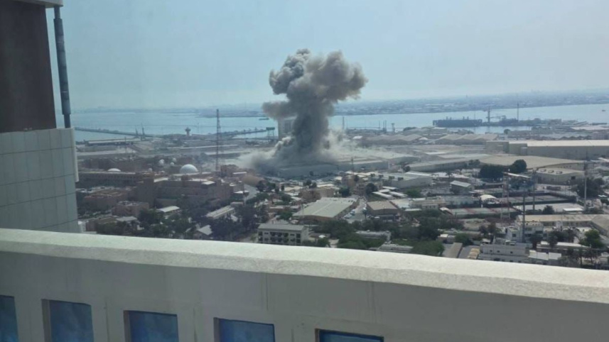 الحرس الثوري الإيراني يهدد بإغلاق مضيق هرمز ويستهدف منشآت أمريكية في البحرين