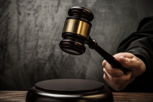 محكمة الاستئناف تلزم سائقًا بدفع 5000 دينار بحريني تعويضًا لمالك مطعم بعد حادث تصادم
