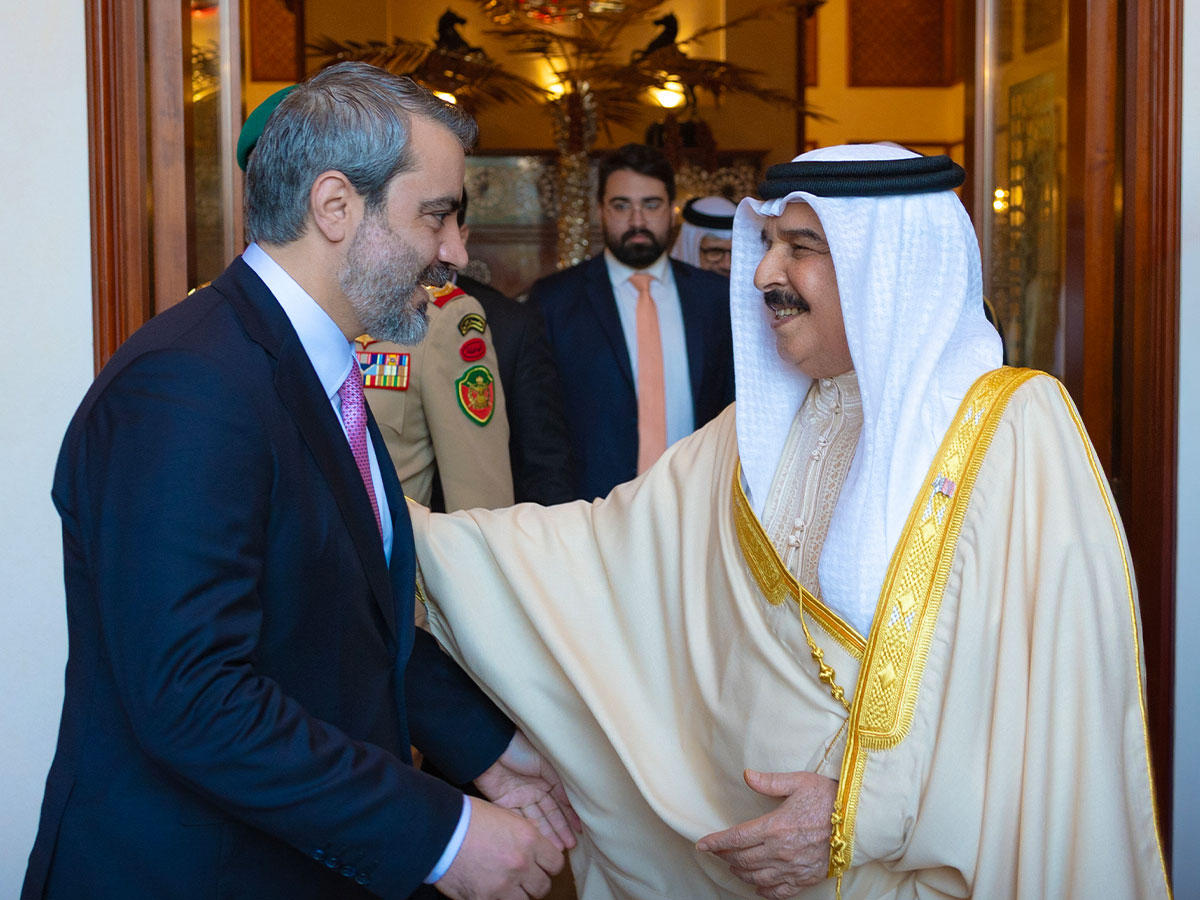 ملك البحرين يبحث مع وزير الخارجية السوري مستجدات الأوضاع الإقليمية