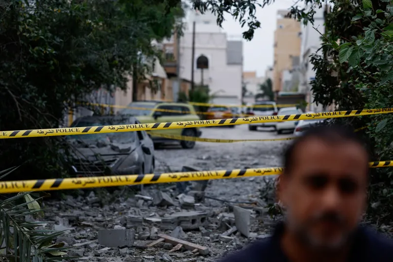 البحرين تسحب الجنسية من 69 شخصاً لدعمهم المزعوم لهجمات إيران وتصاعد التوترات الإقليمية