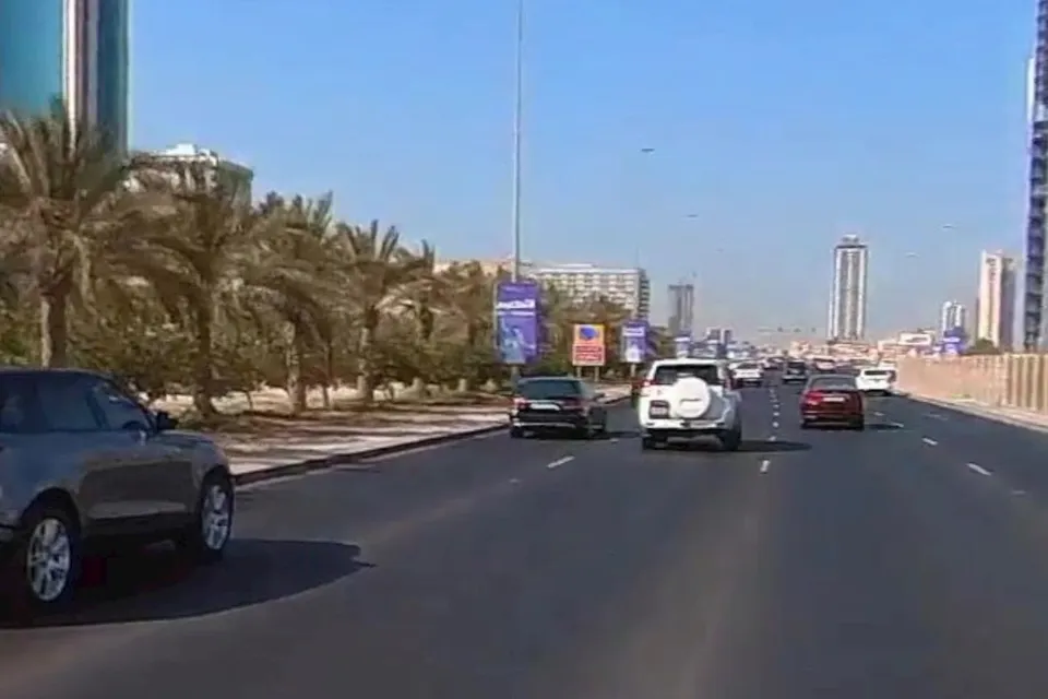 مطالبات برلمانية لإنشاء جسر مشاة على طريق الملك فيصل